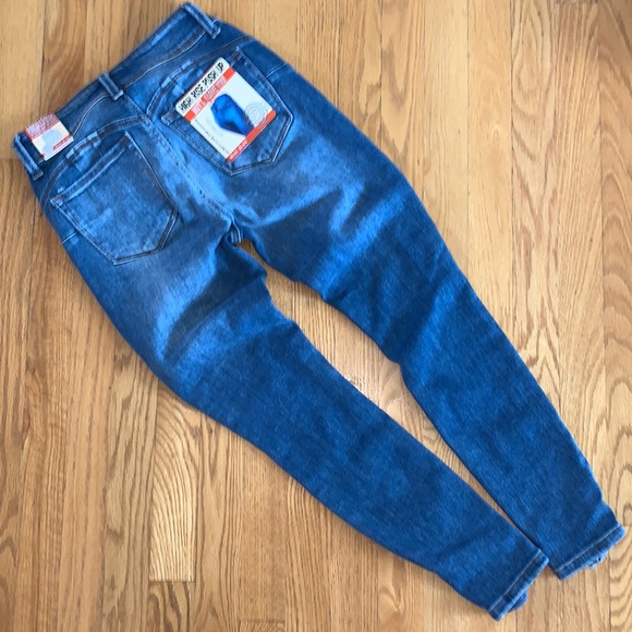 Bundle = Four Tops + Jeans = Great Value! - Picture 14 of 16